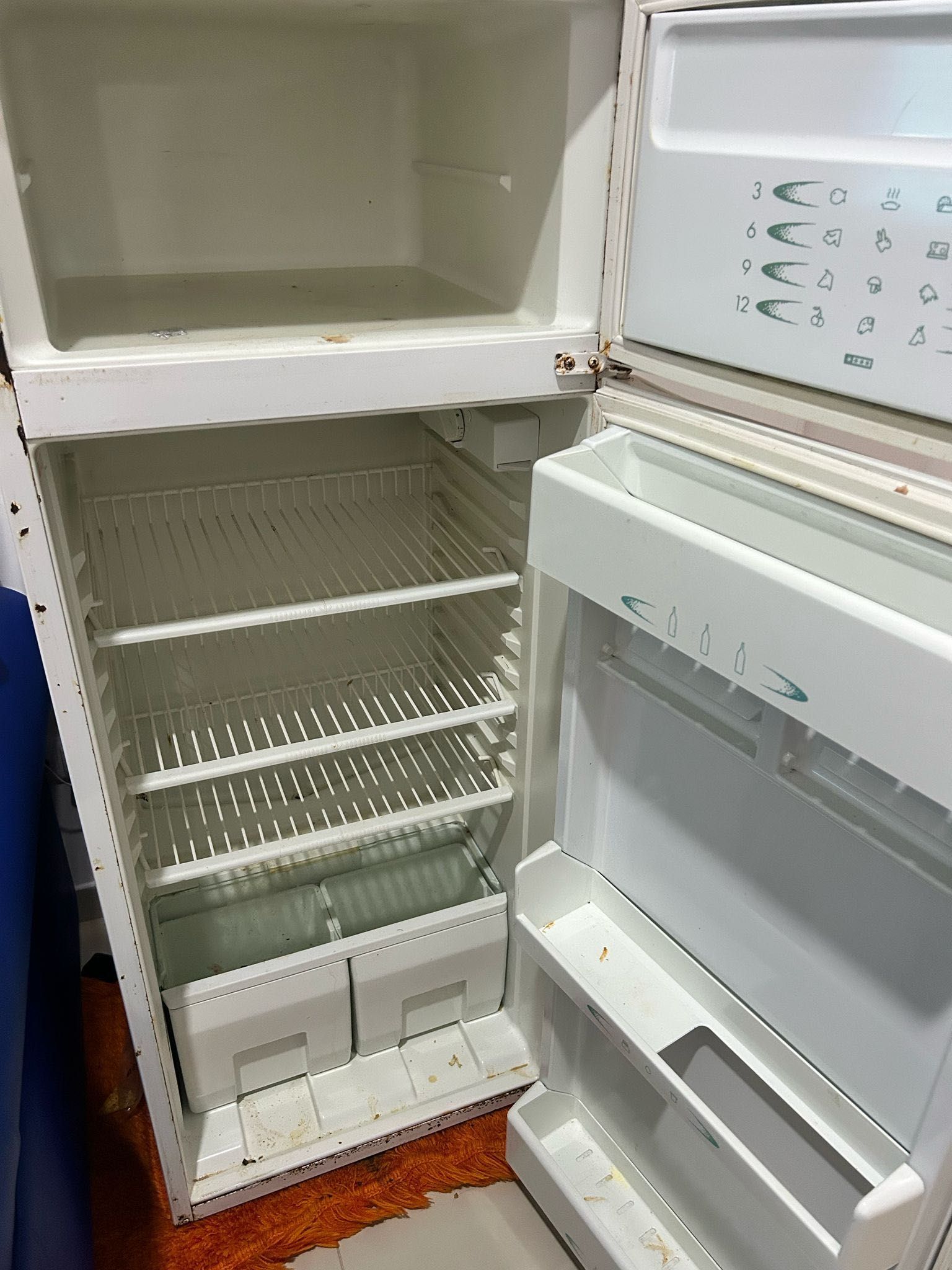 Está a venda uma Geladeira em boas condições sem nenhum defeito