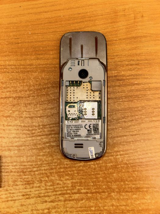 Nokia 7230 на запчастини