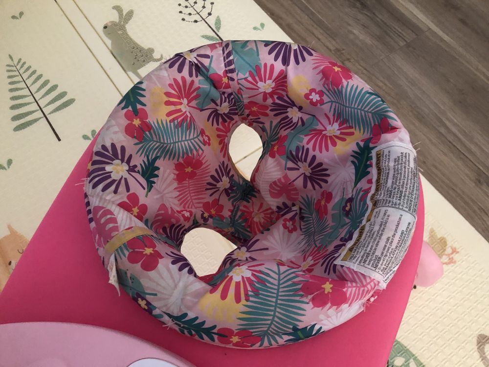 Mesa de atividades com assento