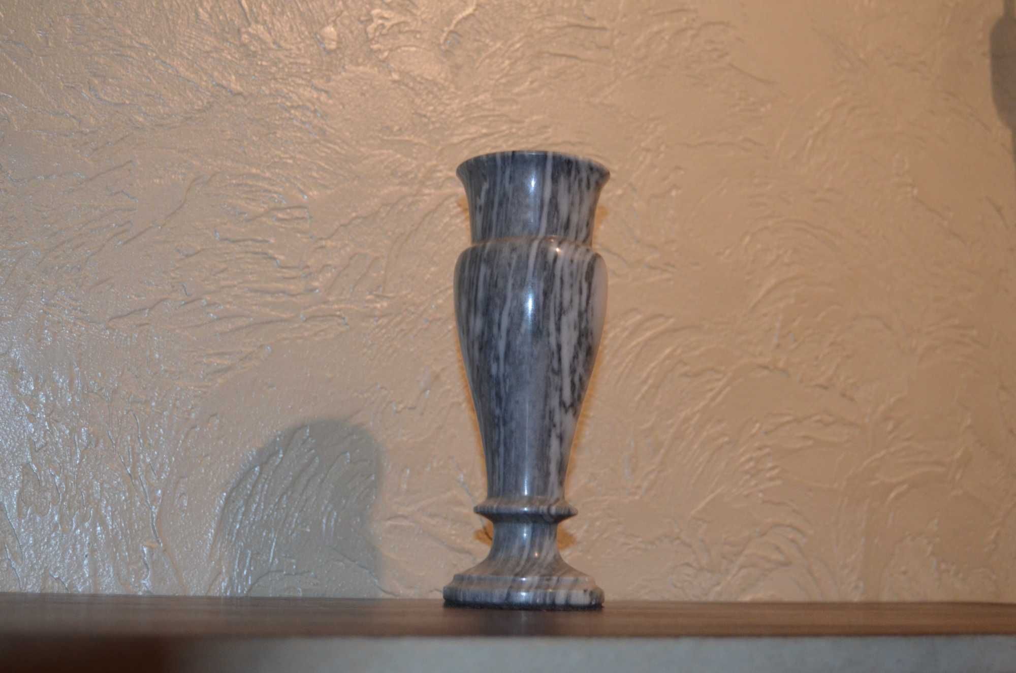 Мраморная ваза (Баландинский мрамор)