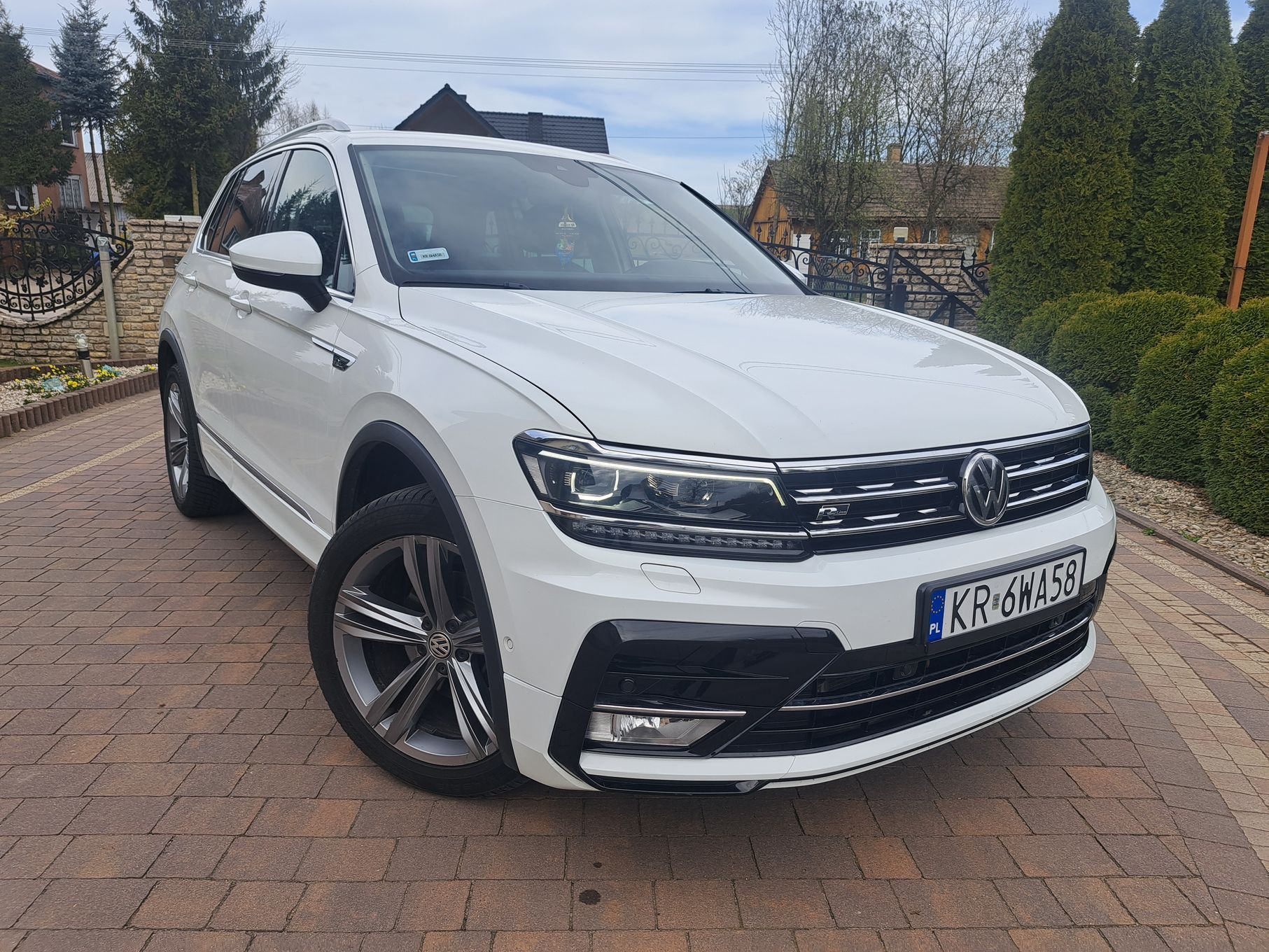 Volkswagen Tiguan 2.0 TDI 150 KM R-Line Oryginalny Lakier Niski Przebieg