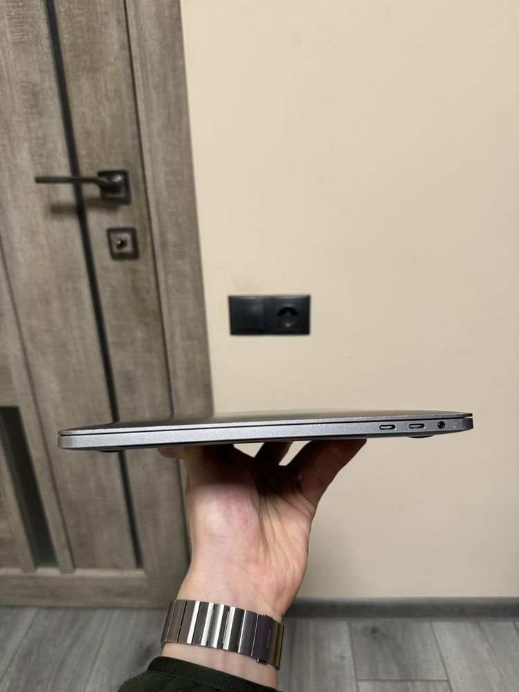 Macbook pro 13 2018 core i7 16/512gb touchbar