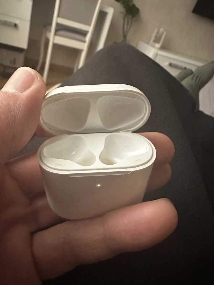 Продам Airpods в гарному стані