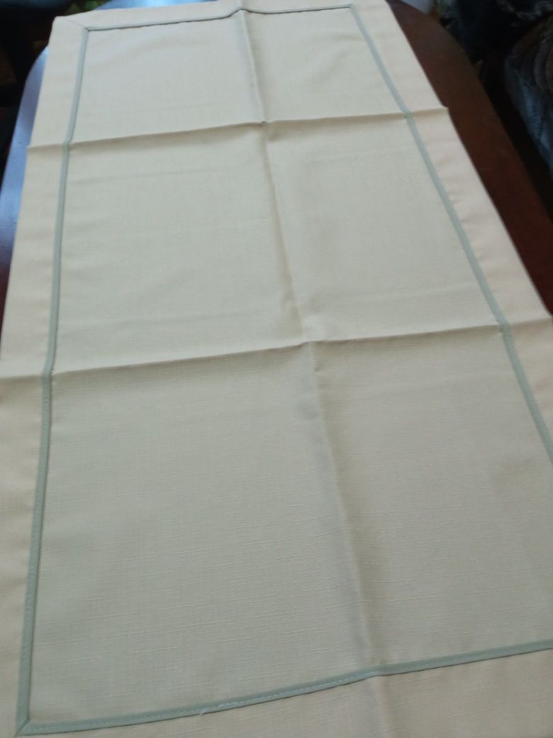 Bieżnik poliestrowy beżowy 100/50 cm