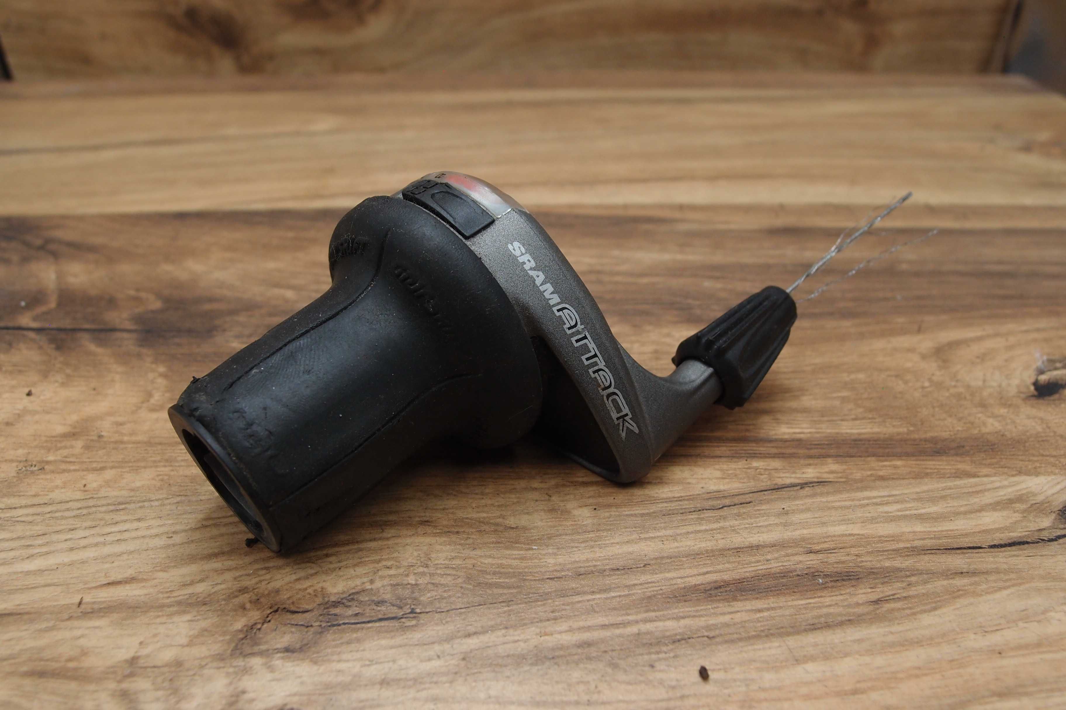 prawy grip shift SRAM ATTACK 8 speed manetka