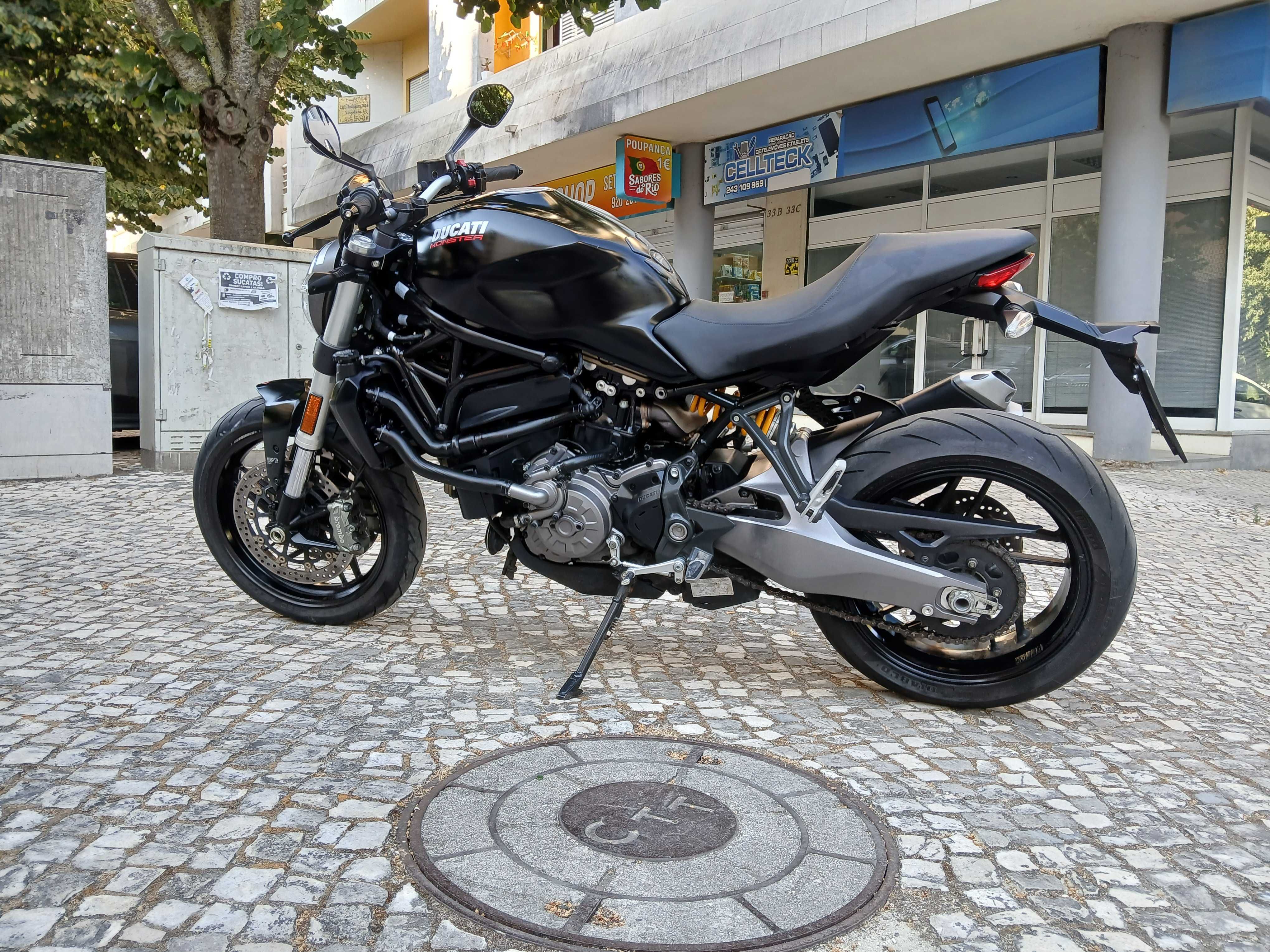 Ducati Monster 821 Dark