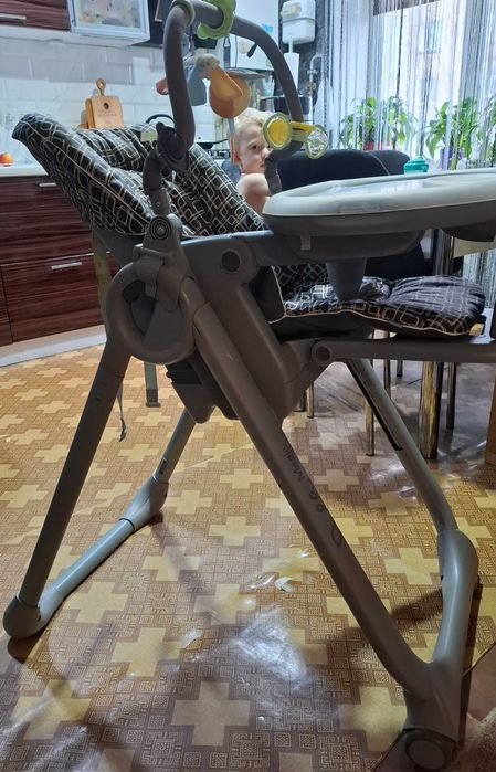 Дитяче крісло для годуванні