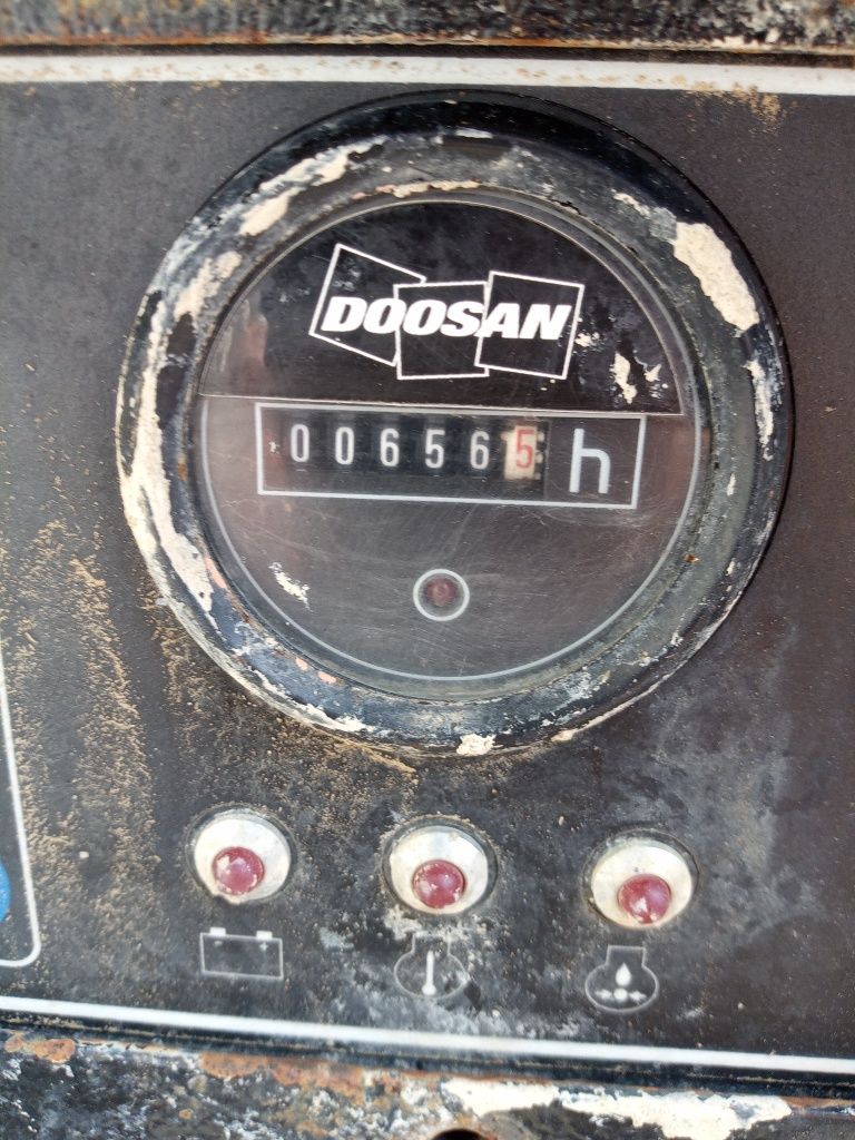 Kompresor śrubowy DOOSAN 7/26, 2015rok 656h sprowadzony zarejestrowany