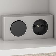 Szafka łazienkowa z lustrem i oświetleniem LED oraz gniazdkami