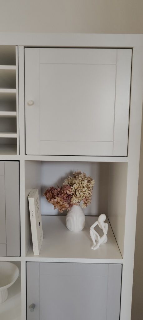 Kallax regał IKEA 2x4 z czterema wkładami