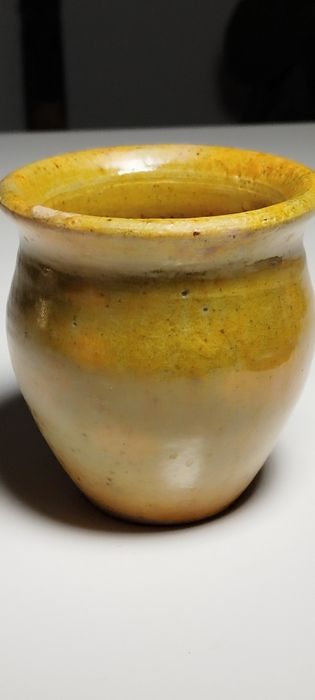 Nieduże naczynie - wazon lub czarka, wyjątkowy kolor