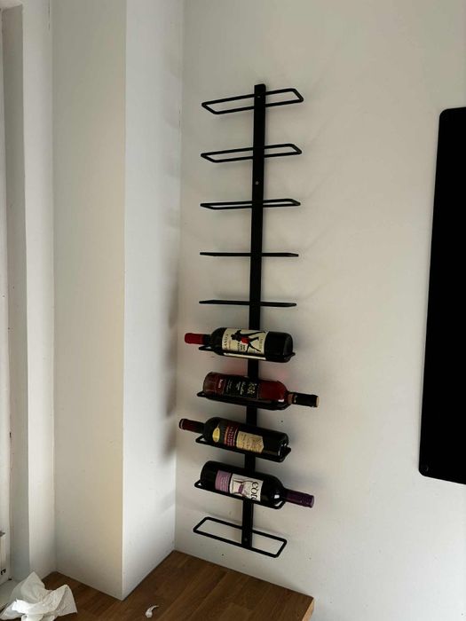 Stojak na wino czarny