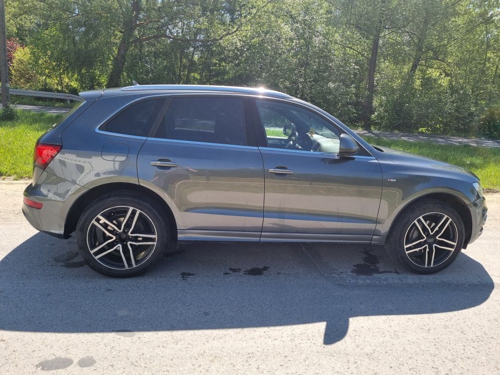 Samochód Audi Q5
