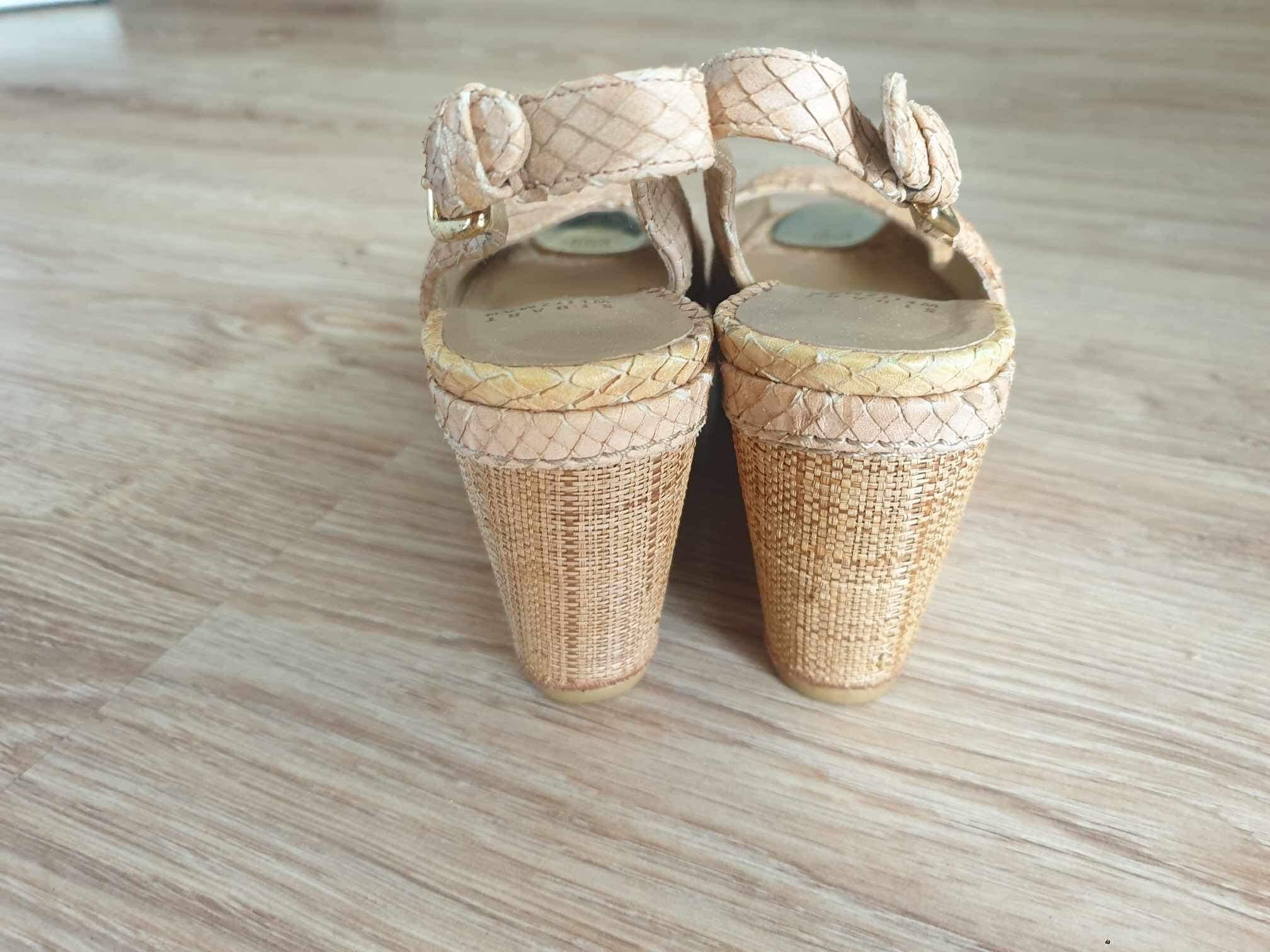Stuart Weitzman sandały na koturnie 35