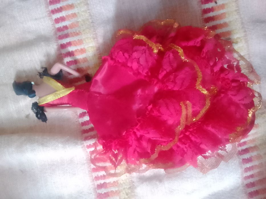 Sevilhana média nova com etiqueta muito linda  só 20€