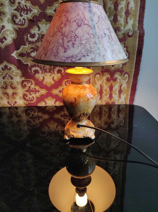 Śliczna lampka nocna z kamiennym wyglądem