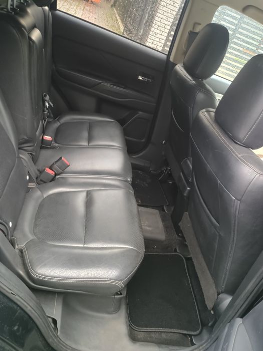 Anglik Mitsubishi Outlander hybryda PHEV 2015rok skóry