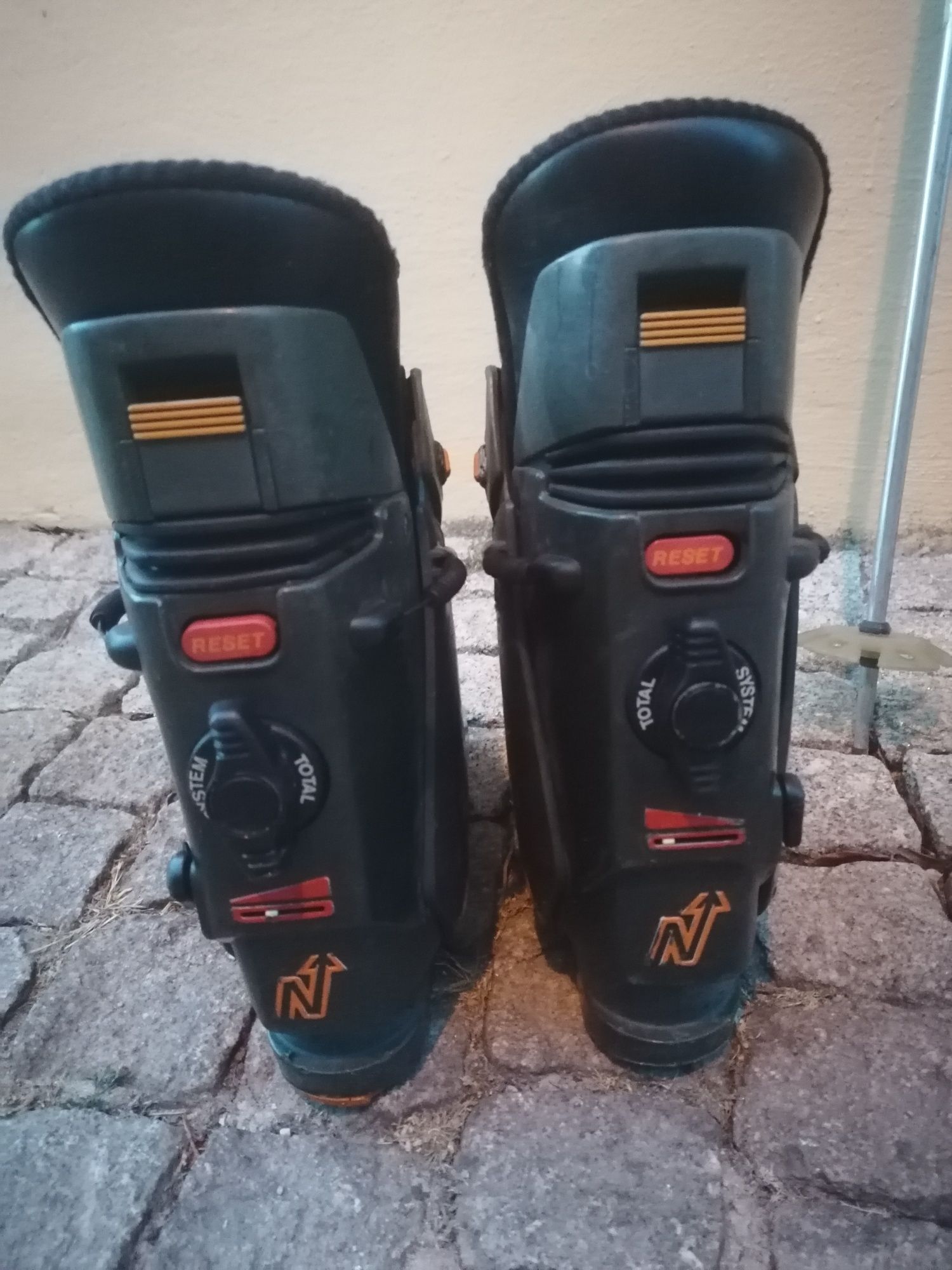 Skis botas stick para esquiar na neve