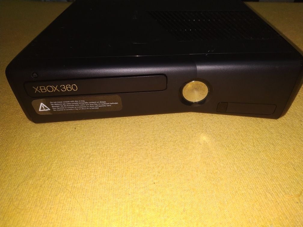 Xbox 360 E slimka