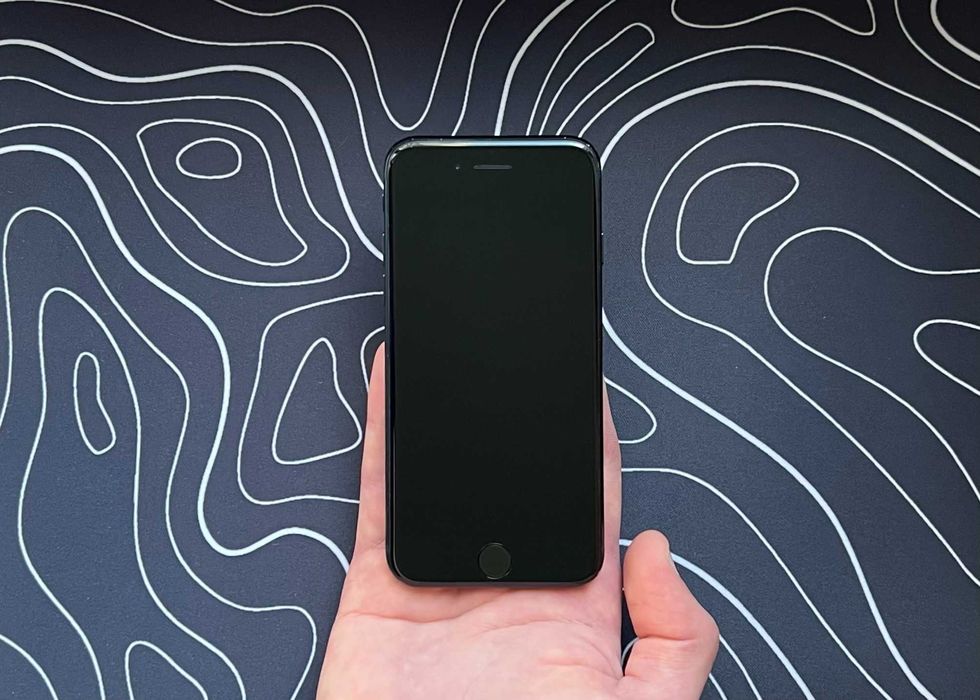 Дешевый - iPhone SE 2022 - 128 гб - NEVERLOCK - 100% АКБ - MIDNIGHT