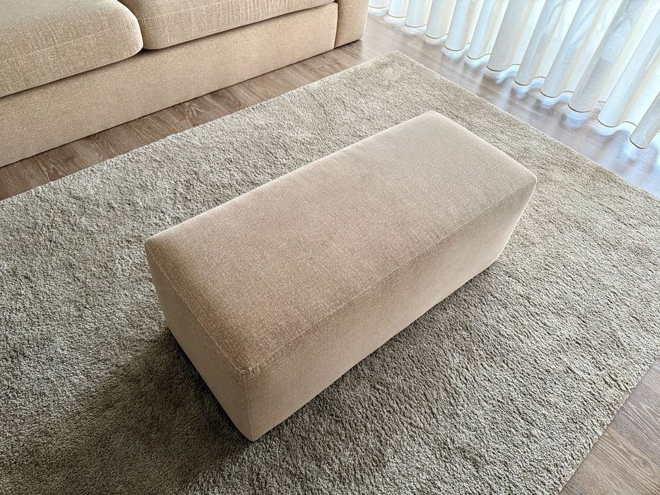 Sofá novo bege com tecido anti gato