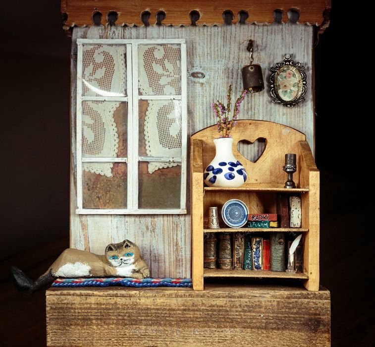 Dekoracja w formie wieszaka na klucze handmade z oświetleniem  kot