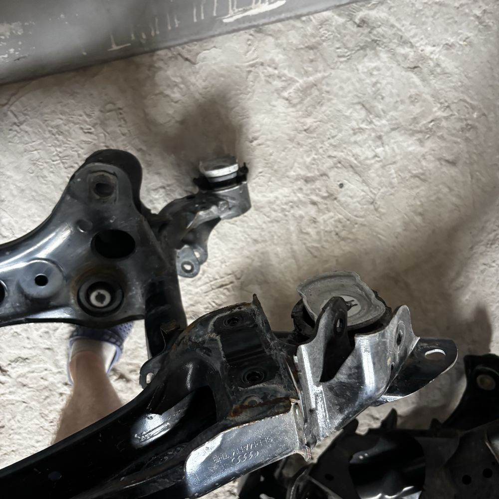 8w0505235ak Подрамник задний балка подушка Audi A4 B9 8W quattro
