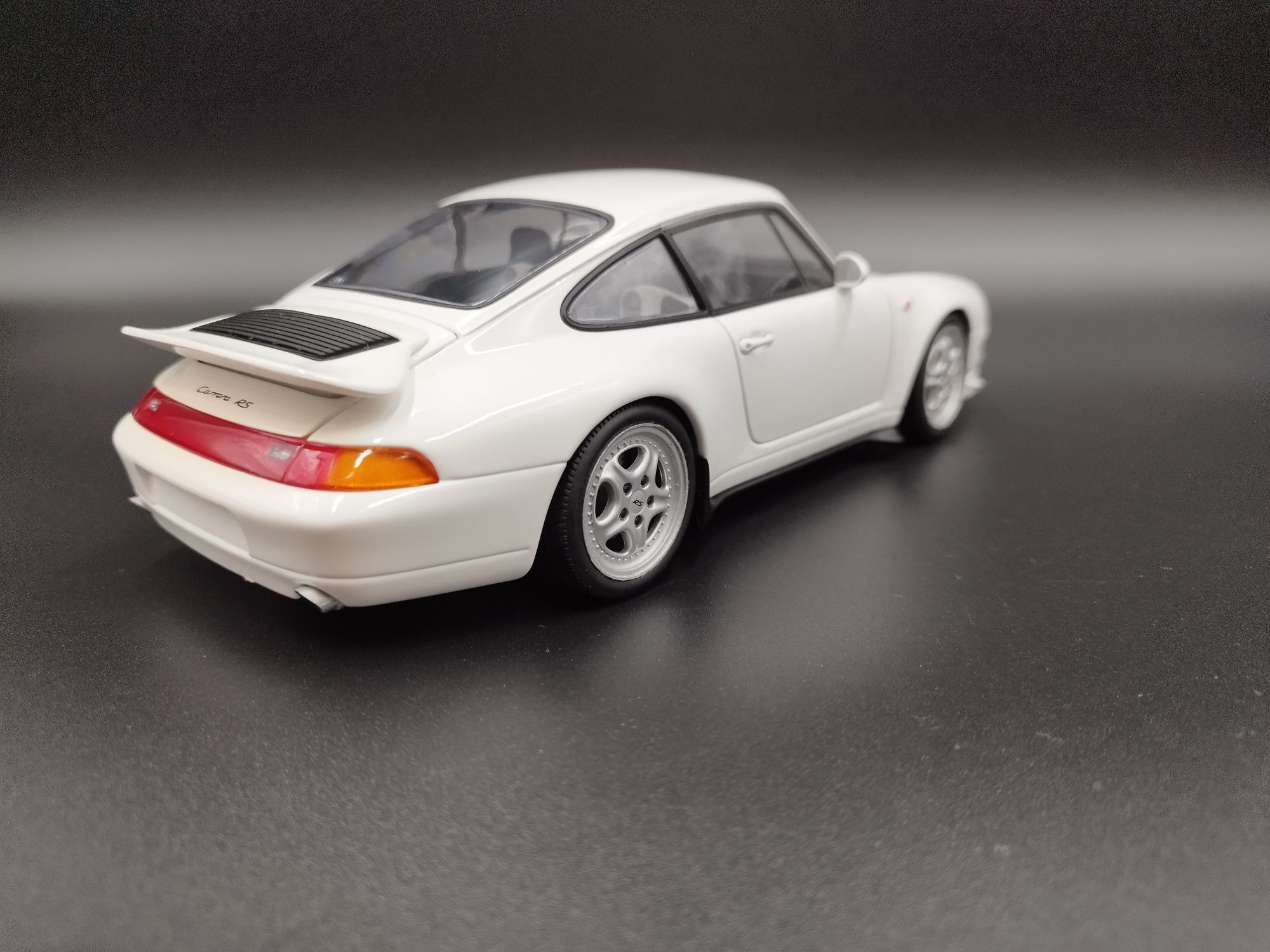 1:18 UT Models Porsche 911 (933) Carrera RS model