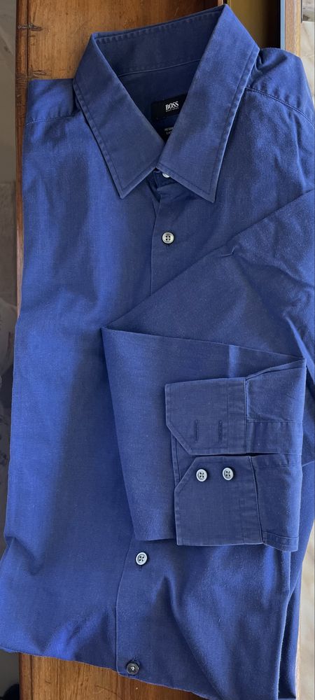 Camisa azul da Boss