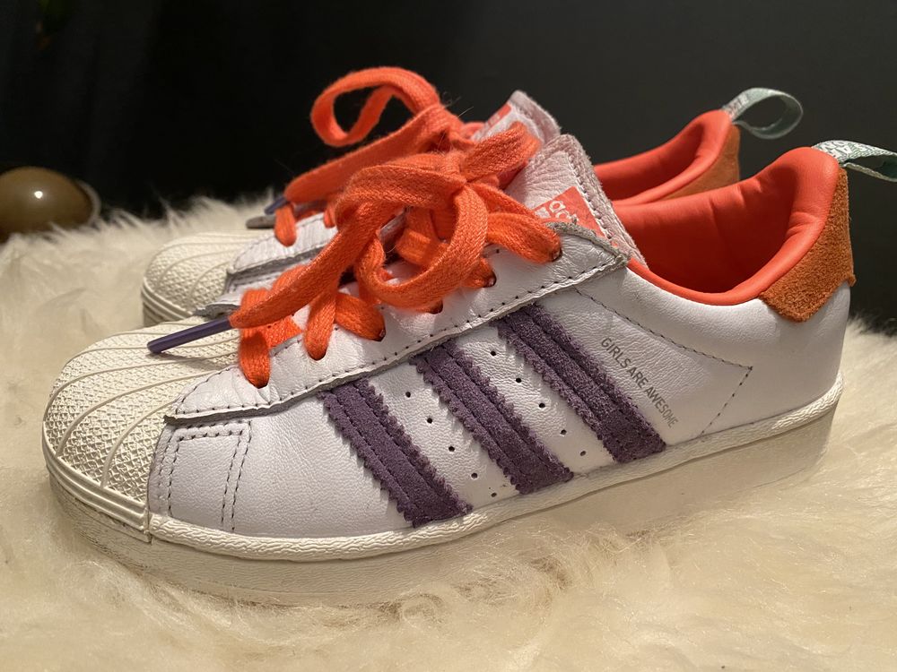 Adidas superstar dla dzieci girls are awesome 31,5