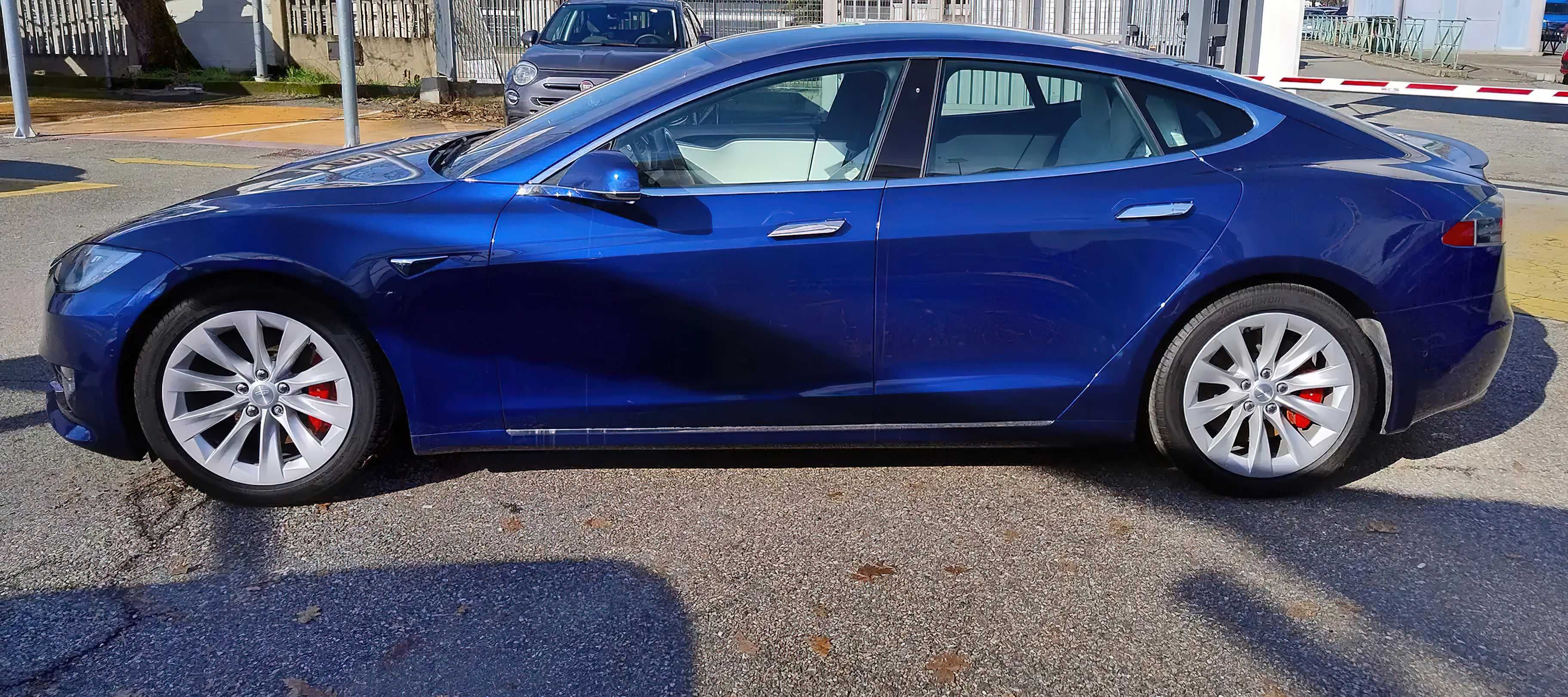 Tesla S 2020 Blue