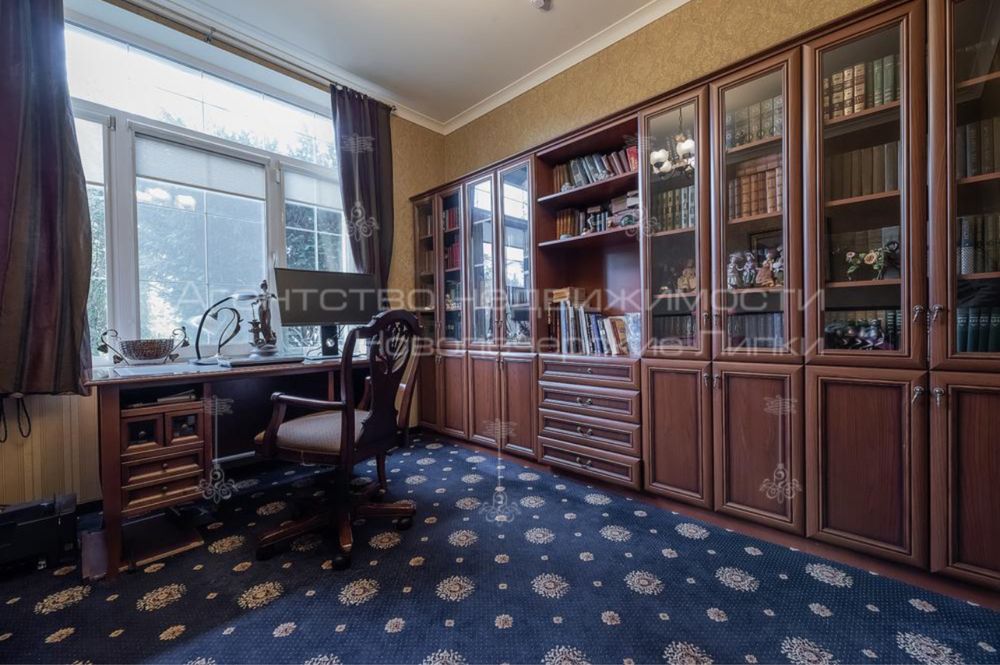 Будинок моії із зарибленим озером, басейном і садом 35 хв від Майдана