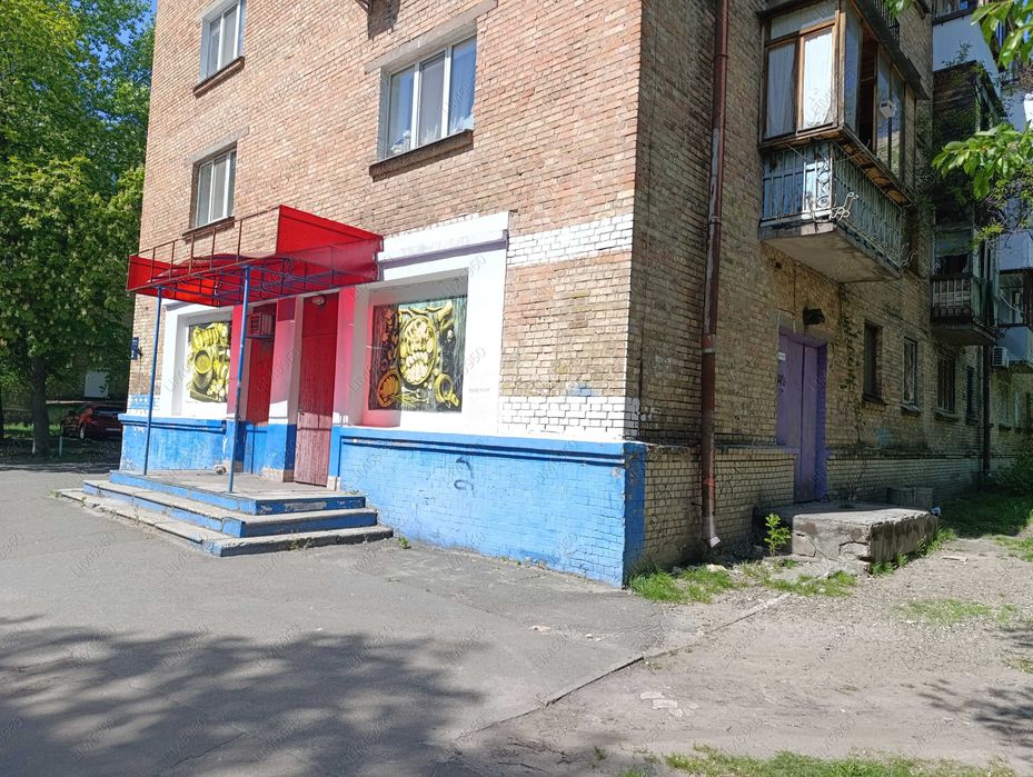 Фасад 90=45+45 м2 торгівлю сервіс 4 вхідні групи Глушка Шевченківський
