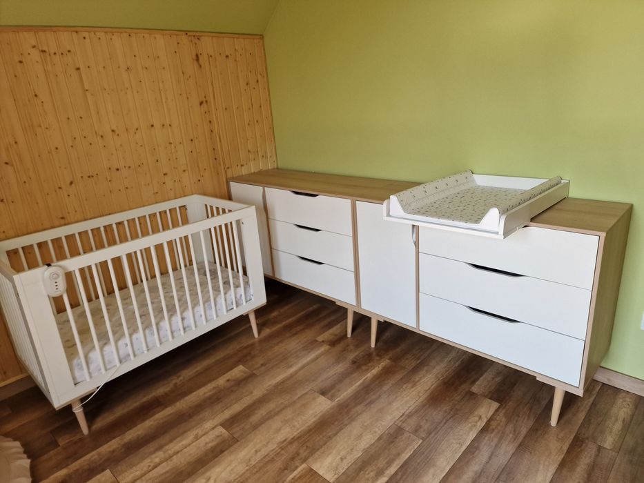 Łóżeczko, komoda x2, przewijak, materac