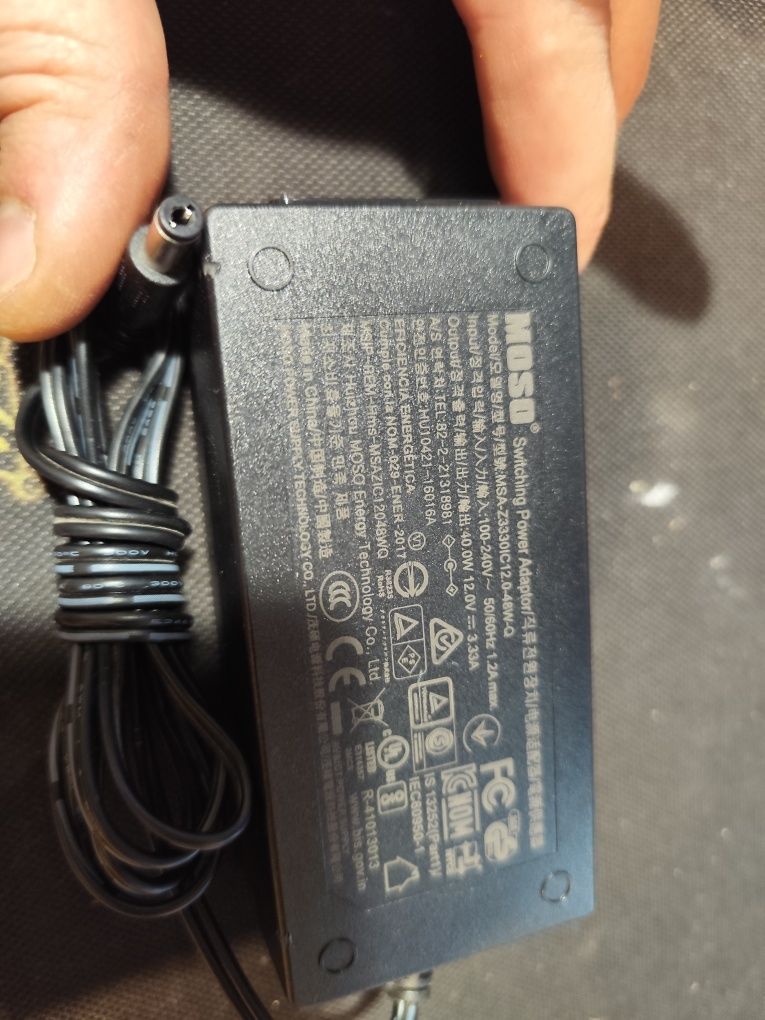 блок питания 5V/4-3A 12V/2-3.3A, э різні штекери вольтажі/амперажі