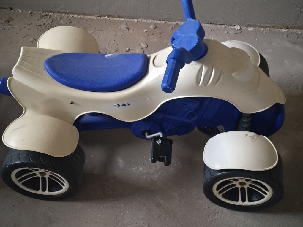 Moto 4 criança a pedais