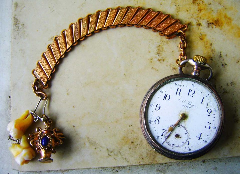 Przeklęty Srebrny Zegarek Ludzkie Zęby z Opuszczonego Szpitala Psych.