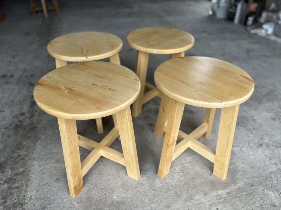 Табурет з натурального дерева