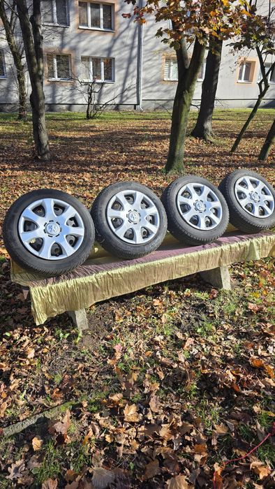 Felgi z oponami zimowymi Peugeot 107 4x100/54.1 ET39 4.5j r.14 OKAZJA!