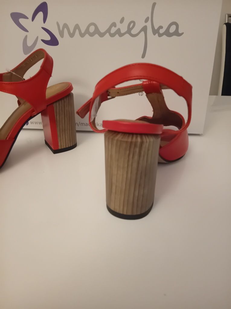 Buty na obcasie Maciejka