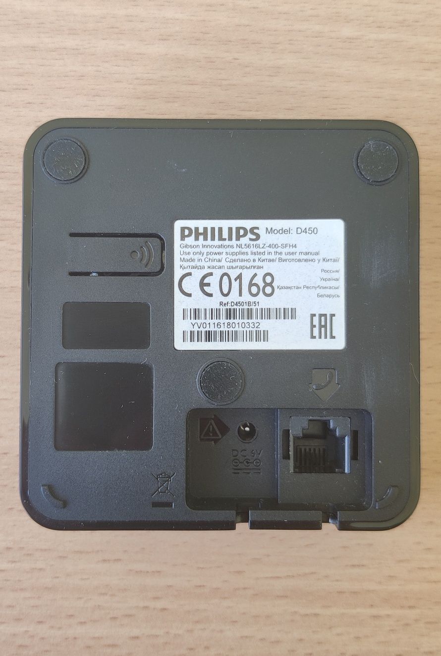 Телефон Philips D450 с аккумуляторными батарейками