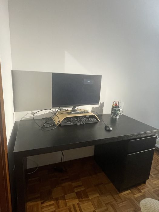 Secretaria Malm preta