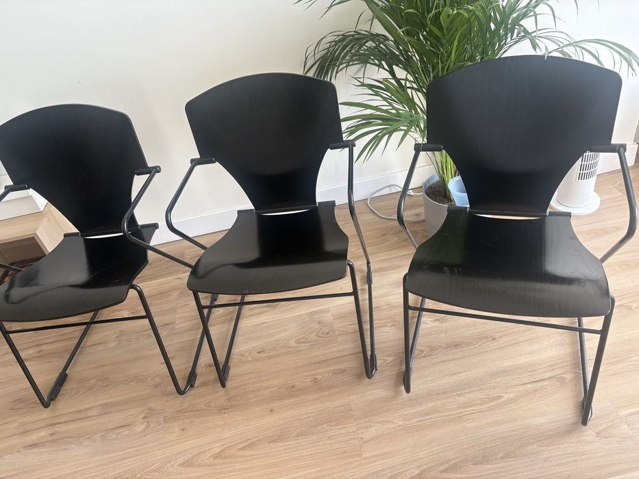 Conjunto de 4 cadeiras da coleção Egoa 300 projetadas por Josep Mora