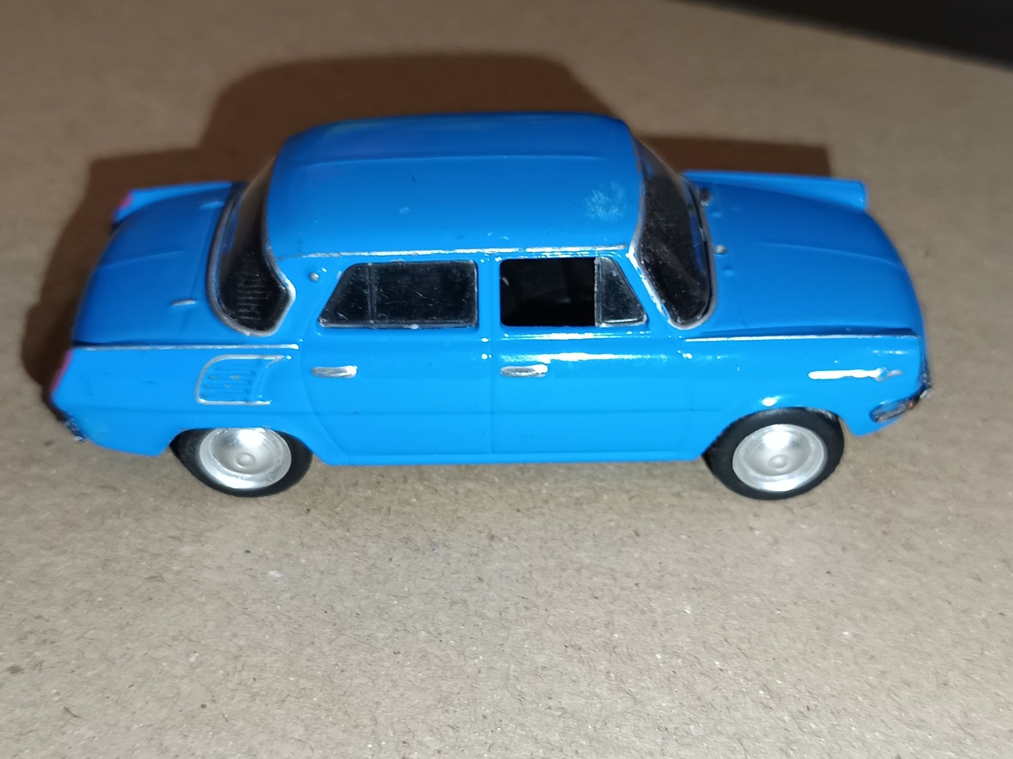 Model samochodu z Czechosłowacji Skoda 100 MB Kultowe auta PRL  1:43