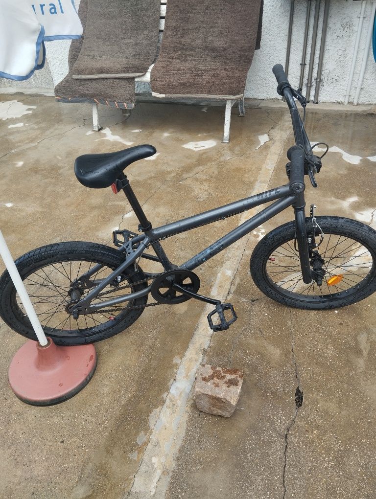 BMX Decathlon preta