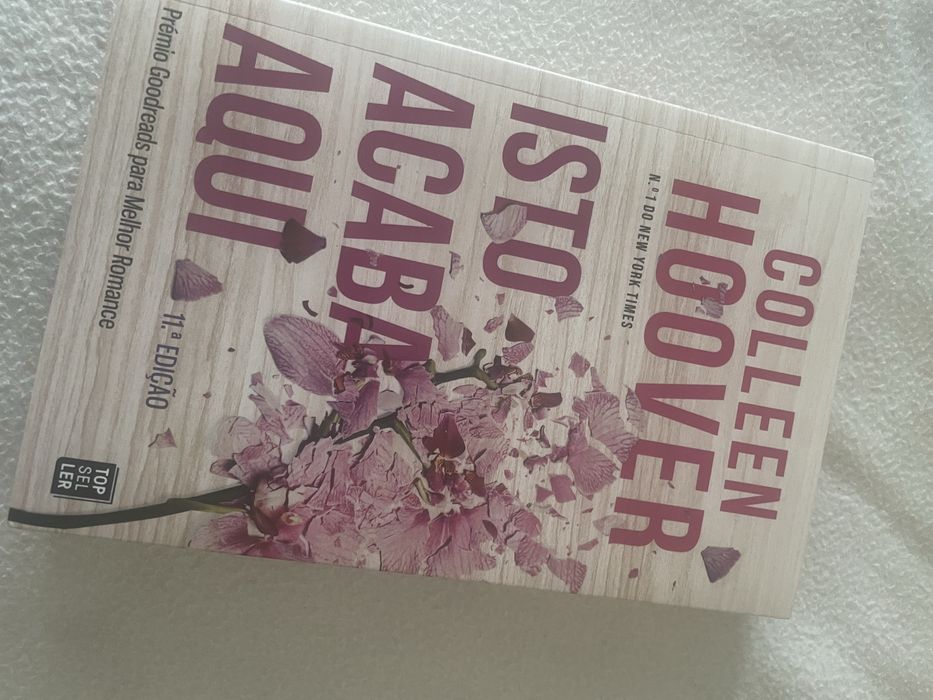 Livro “Isto Acaba Aqui” de Colleen Hoover