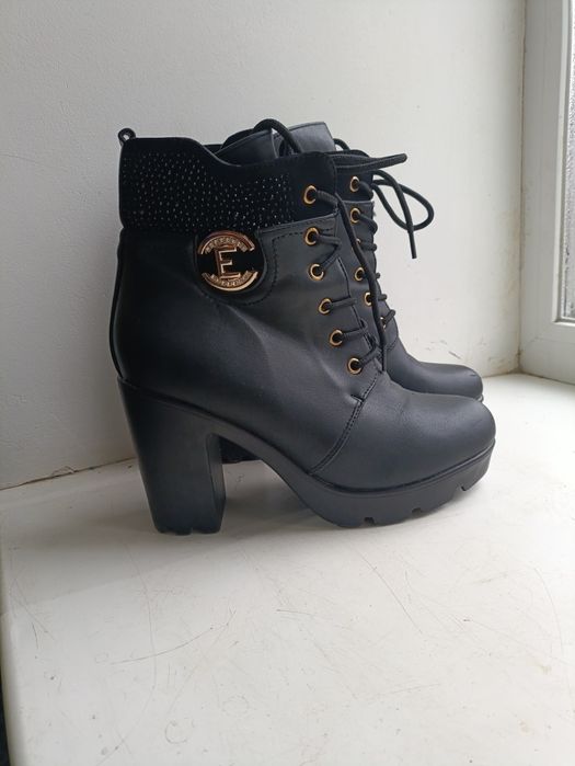 Зимові жіночі ботінки