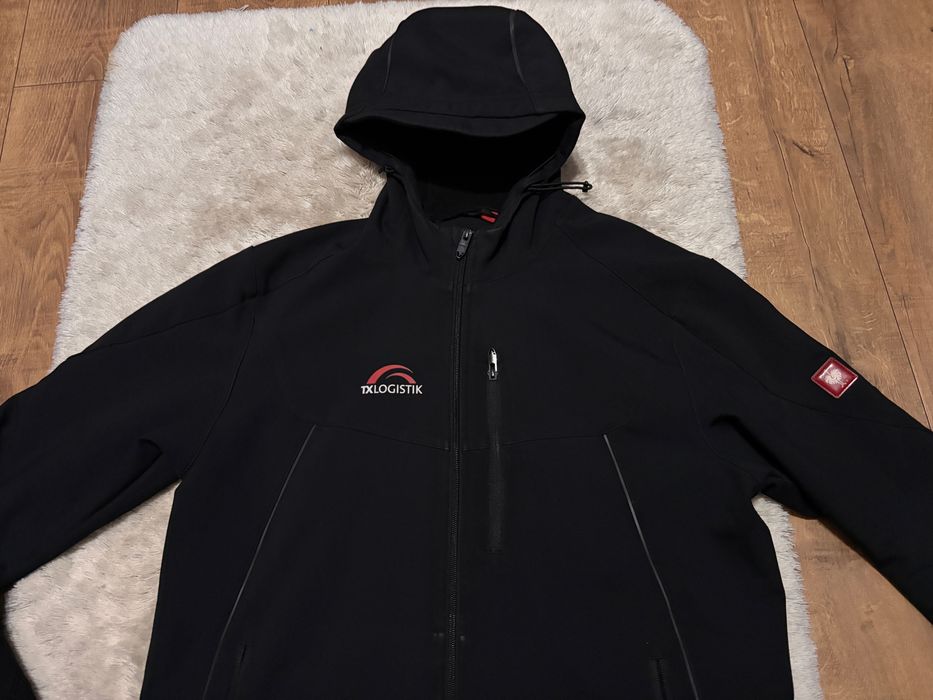 Czarna kurtka softshell wiatrowka Engelbertstrauss