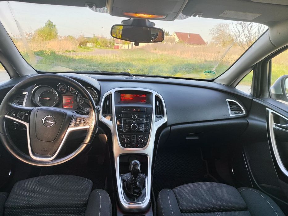 Автомобіль Opel Astra J від власника