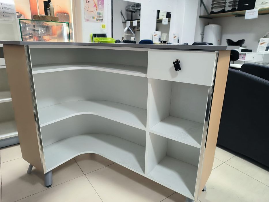 Balcão Recepção de Cabeleireiro e Barbearia    Promoção NATAL